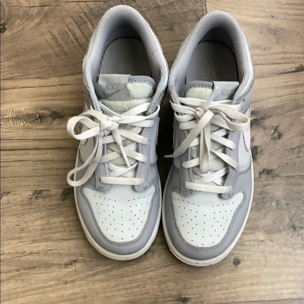 Gray and white Nike dunks